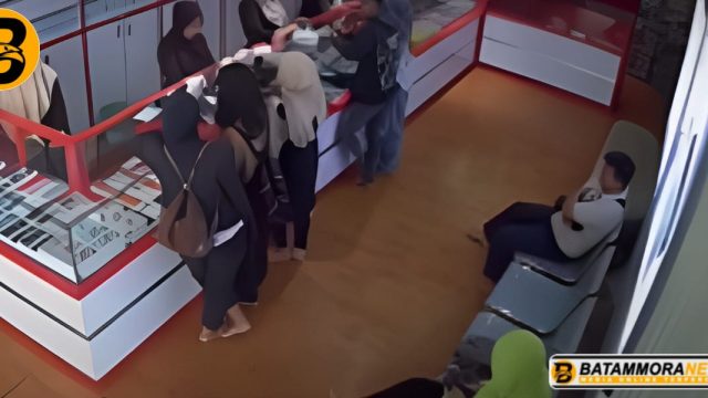 Viral Kasus Penyanderaan di Toko HP Medan, Seorang Wanita Diduga Nekat Bekap Lalu Todongkan Parang ke Pegawai
