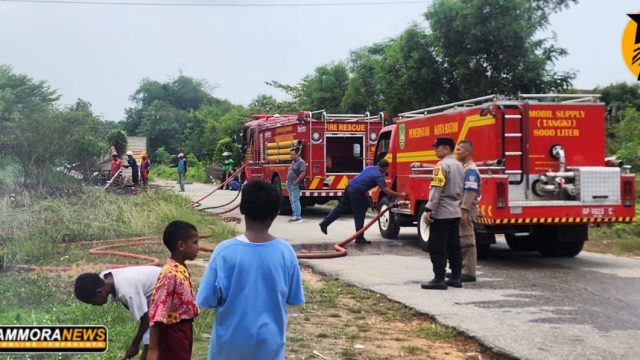 Respons Cepat Polsek Batam Kota Bersama Damkar Padamkan Kebakaran Kontainer Sampah Plastik dan Semak-Semak di Palm Spring